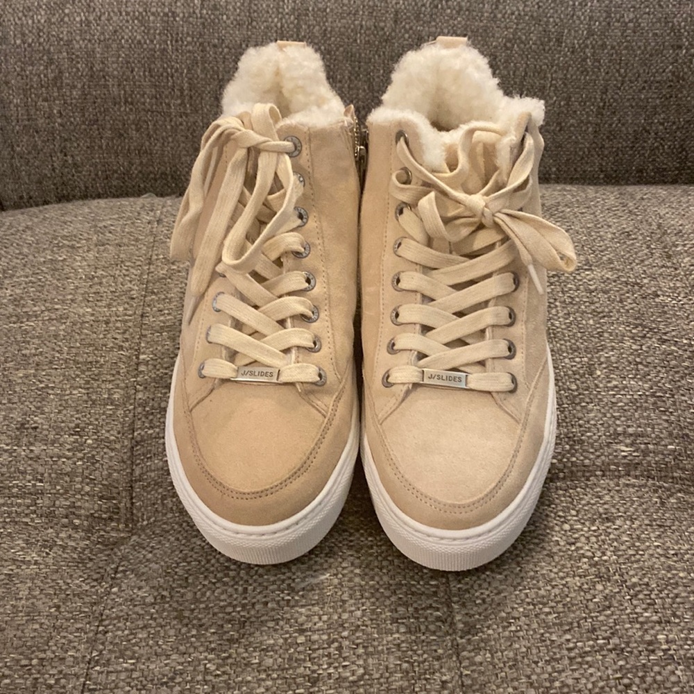 J slide sneakers